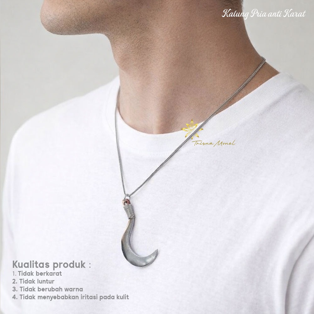 KALUNG PRIA LIONTIN BAHAN MONEL MOTIF SABIT LILIT ANTI KARAT